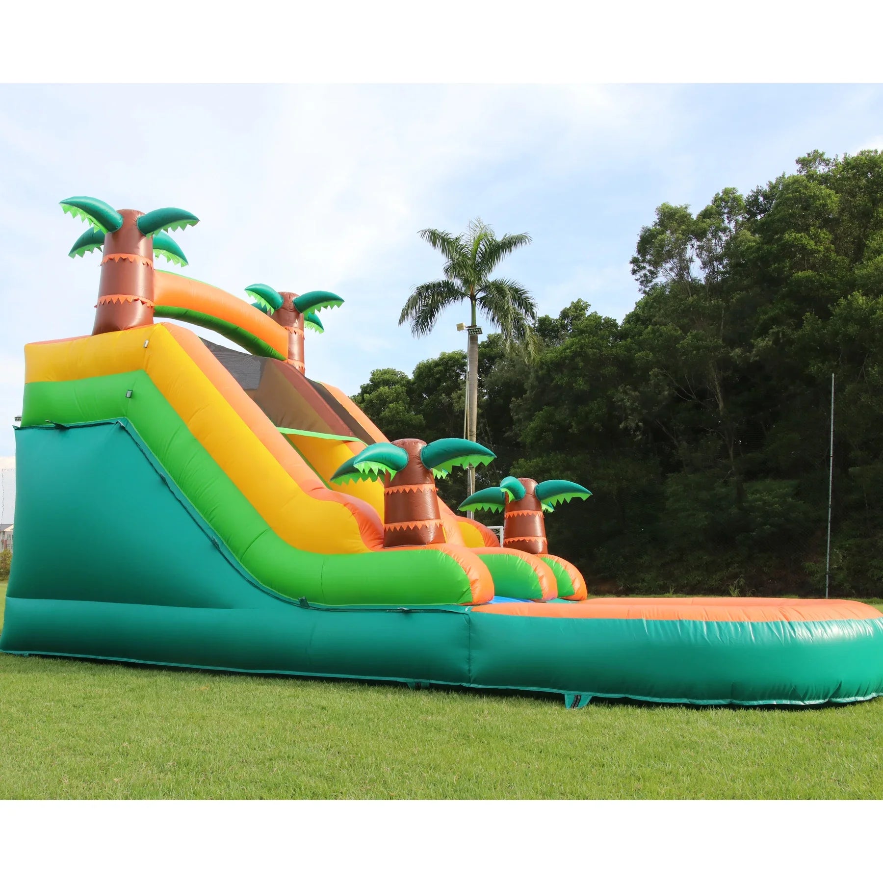 Toboggan Gonflable Géant avec Double Glissière, Pataugeoire et Jets d’Eau – Univers Gonflable